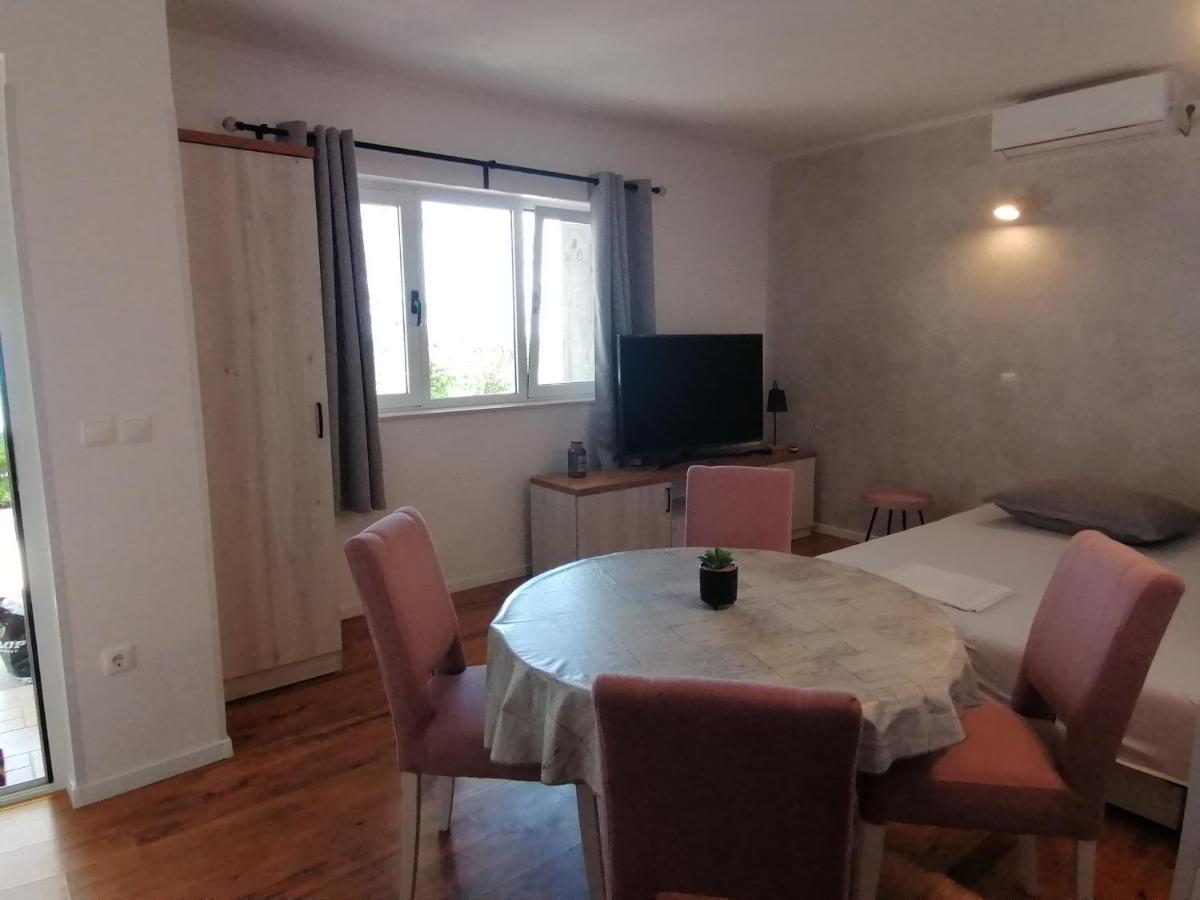 Apartmani Mares - 20 M From The Beach Brela Zimmer foto
